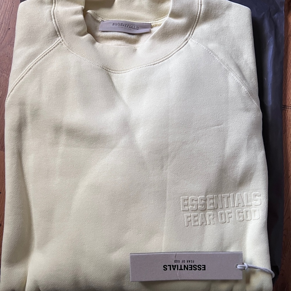 Essentials New with tags crew neck sweater size small